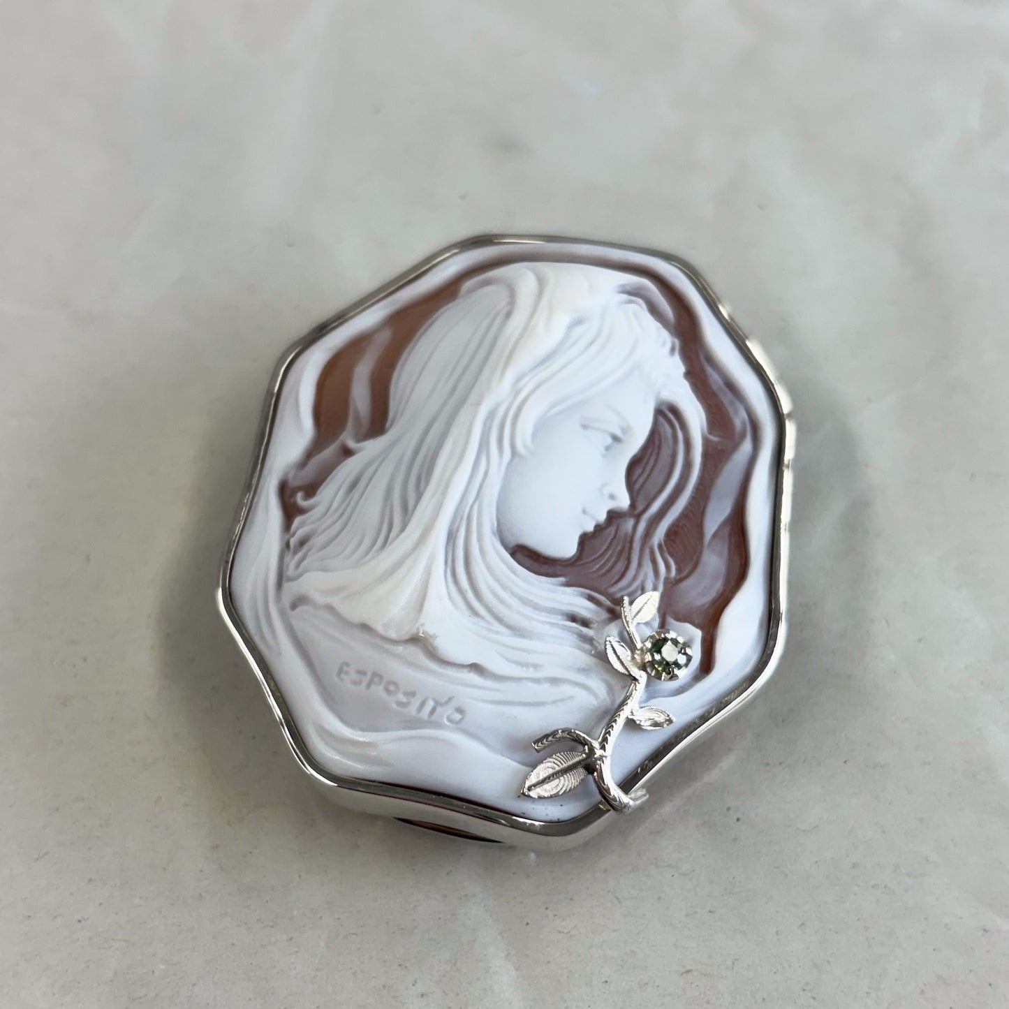 SV900(Pt) カメオ/サファイア ブローチ