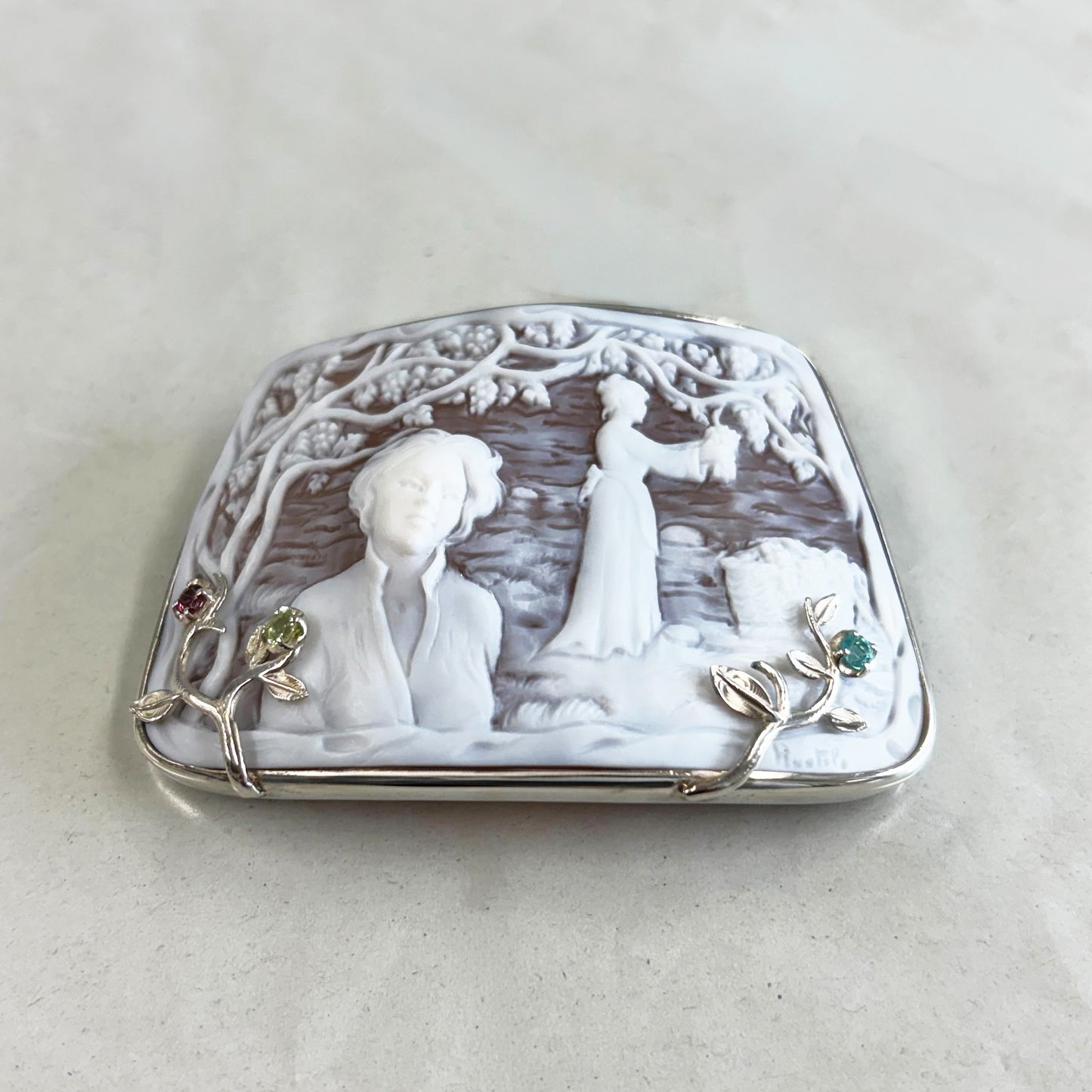 SV900(Pt) カメオ/Pトルマリン/ペリドット/BGアパタイト ブローチ