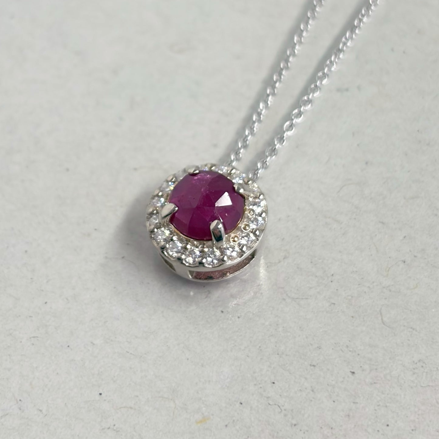 SV900(Pt) チェーンSV925 ルビー/モアッサナイト ネックレス