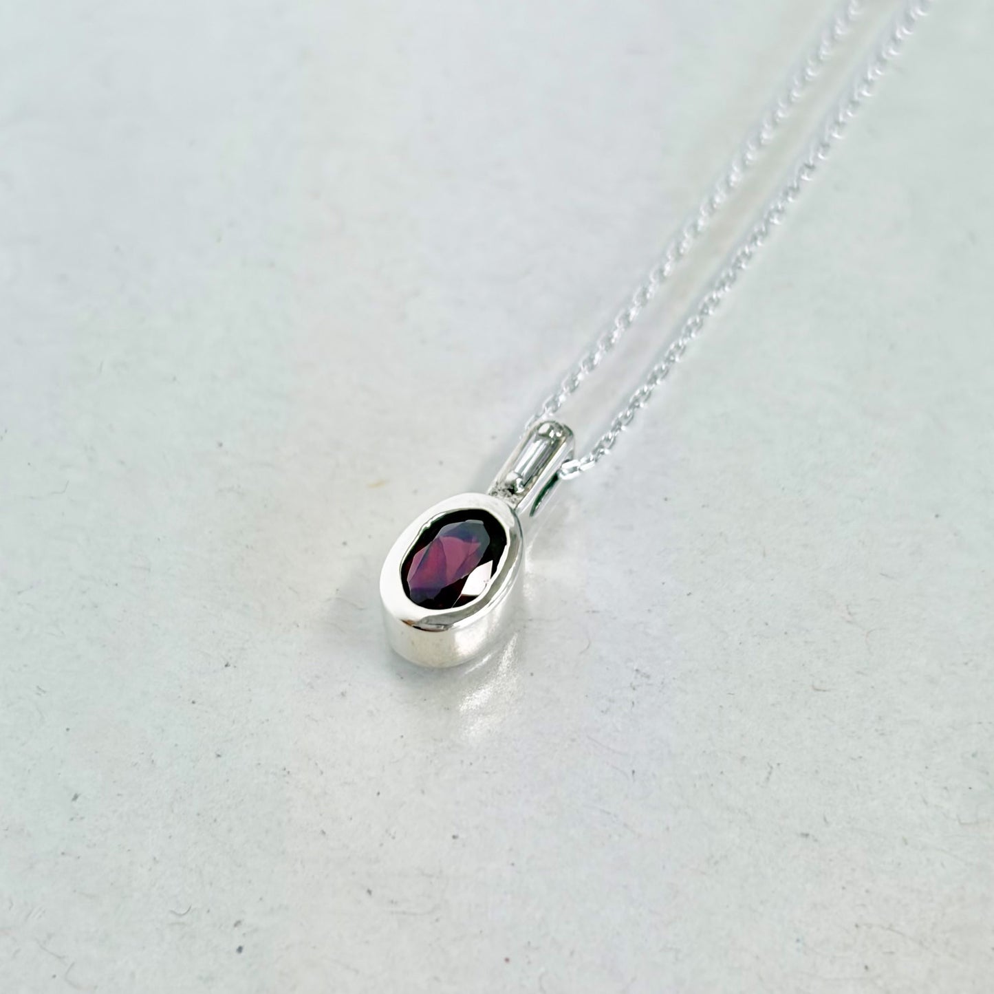 SV900(Pt) チェーンSV925 ガーネット/ダイヤモンド0.03ct ネックレス