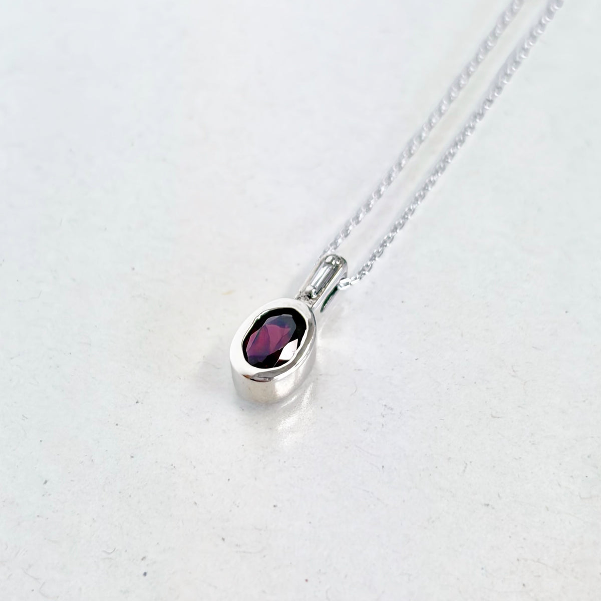 SV900(Pt) チェーンSV925 ガーネット/ダイヤモンド0.03ct ネックレス