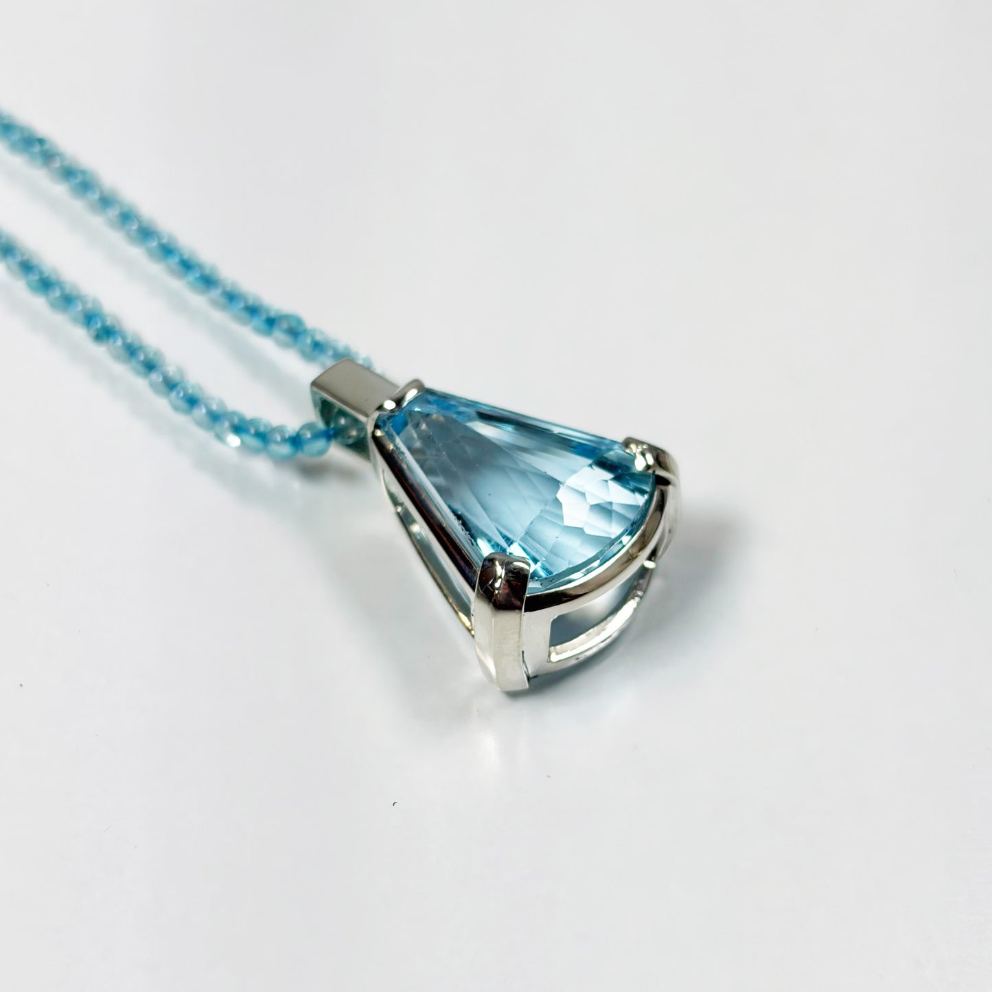 SV900(Pt) スカイブルートパーズ ネックレス