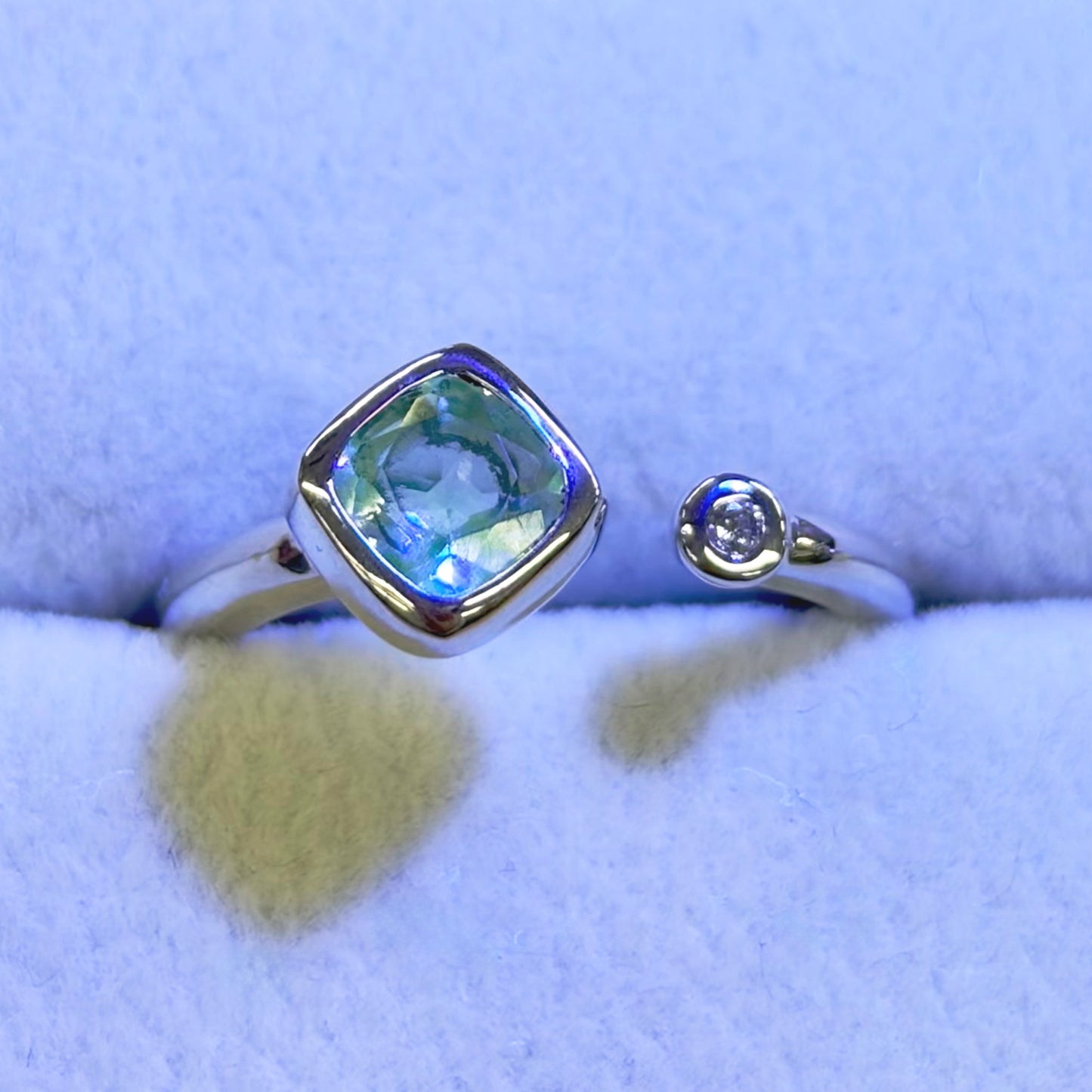 SV900(Pt) ハイライトオパール/ダイヤリング