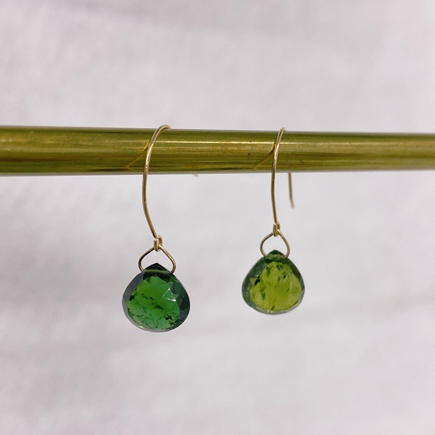 グリーントルマリンピアス