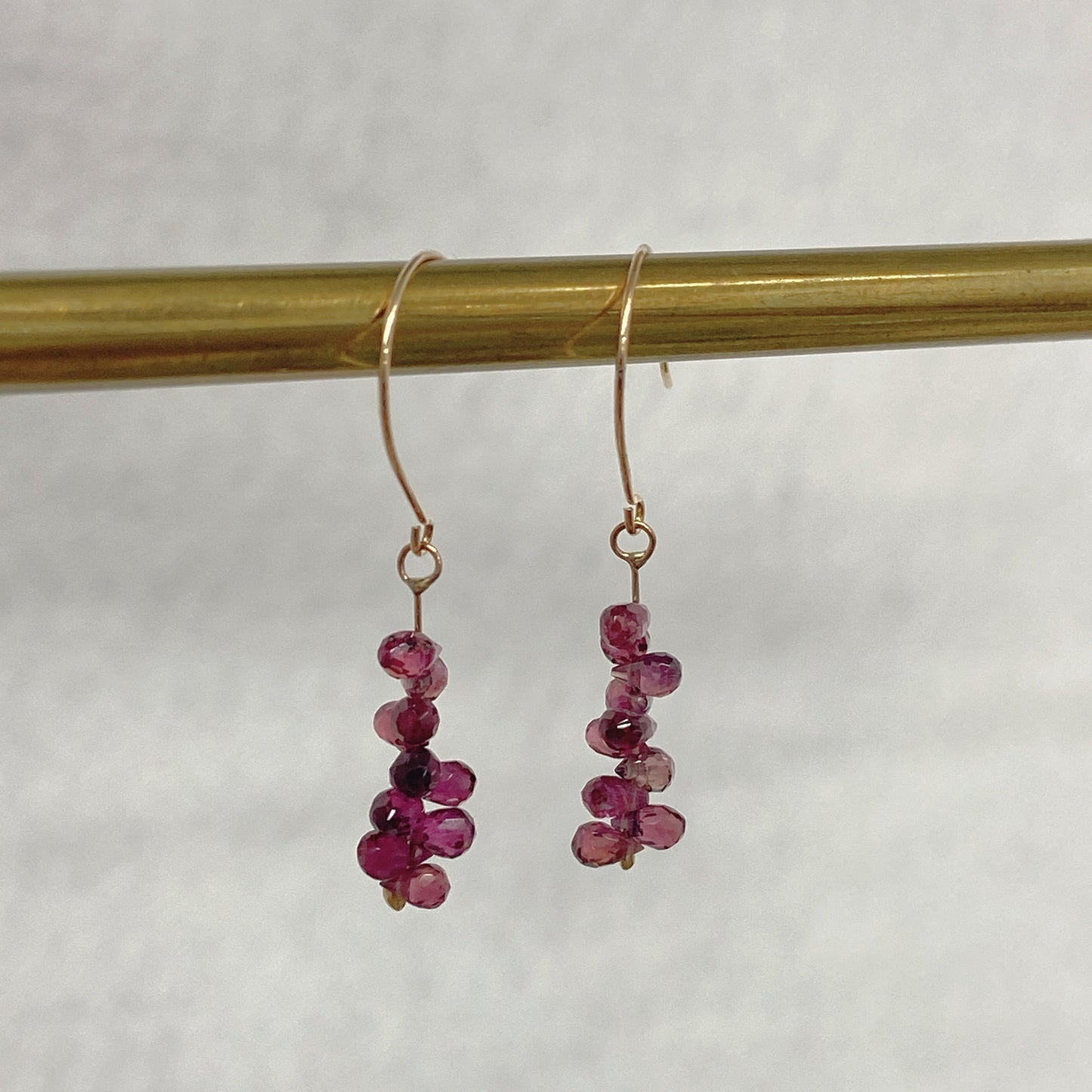 レッドサファイアピアス