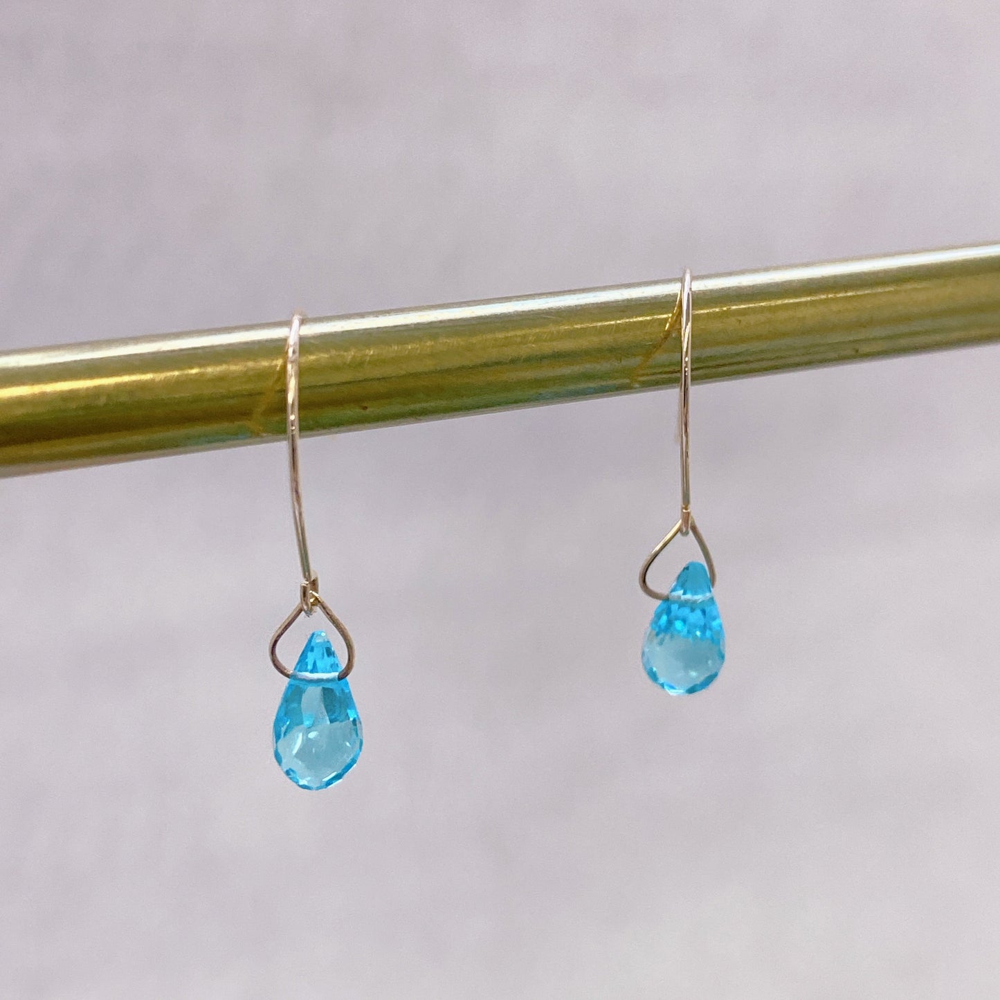 スイスブルートパーズピアス