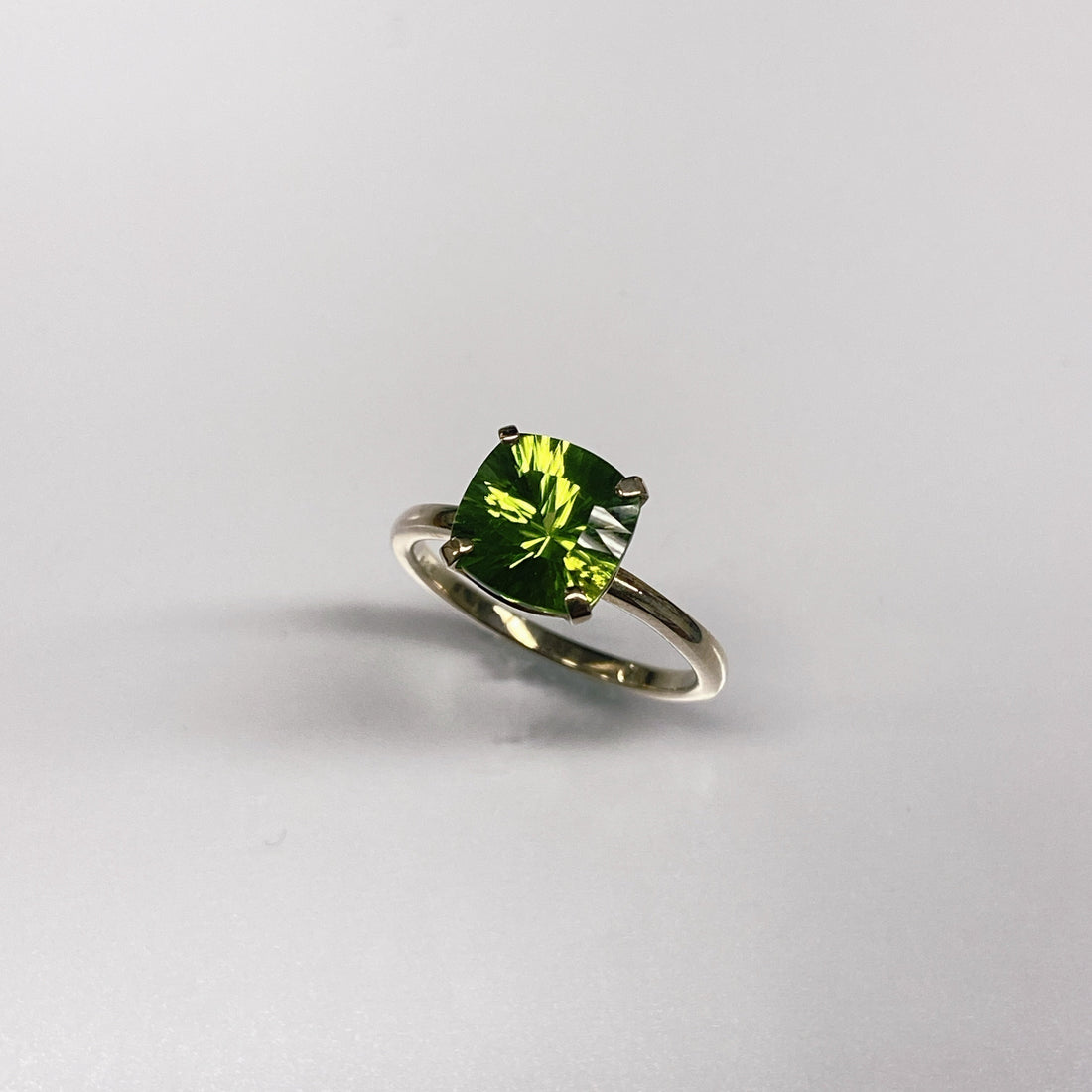 8月の誕生石とは？