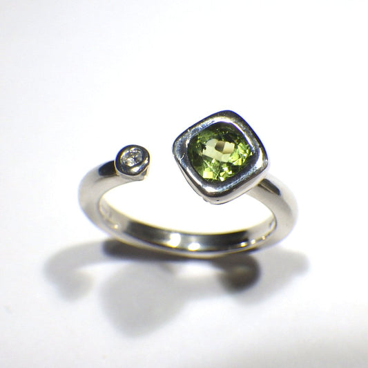 8月の誕生石とは？