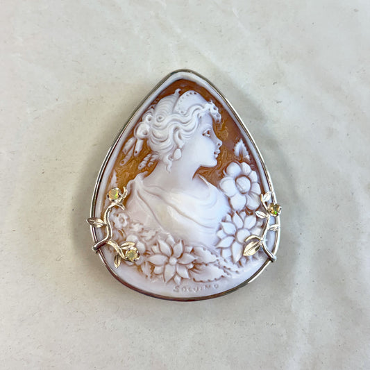 SV900(Pt)   シェルカメオ/オパール（solvino作）　ブローチ