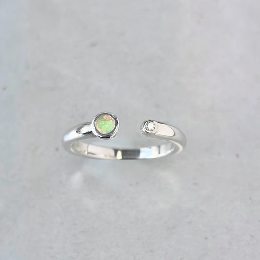 SV900(Pt)　オパール/ダイヤモンド0.01ctリング