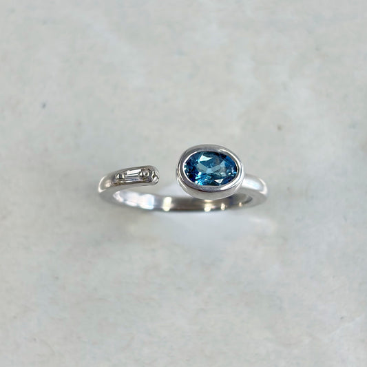 SV900(Pt)　ロンドンブルートパーズ/ダイヤモンド0.03ctリング