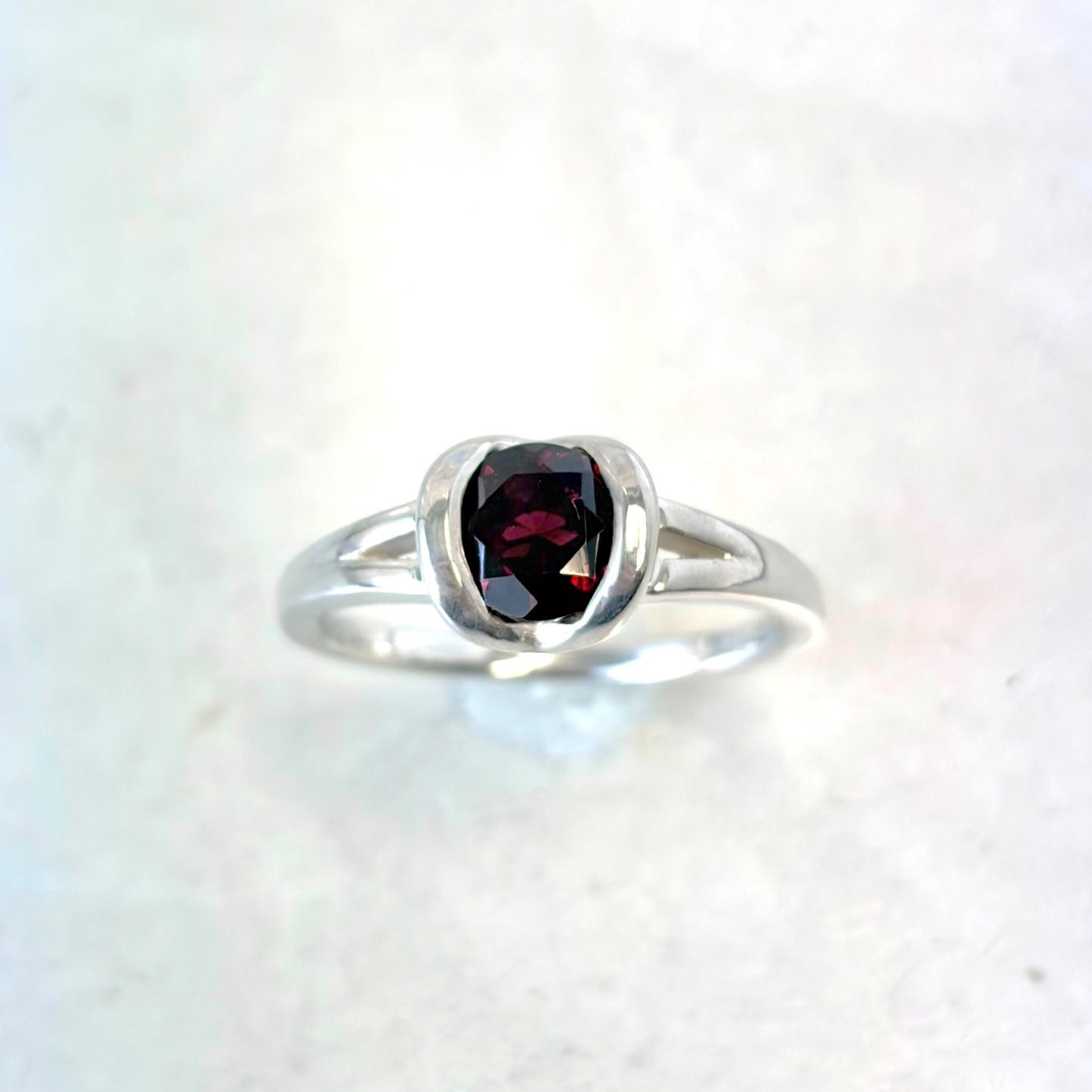 SV900(Pt)　ロードライトガーネットリング