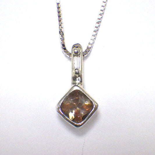 SV900(Pt)　チェーンSV925   アンダルサイト/ダイヤモンド0.04ct  ネックレス