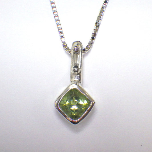 SV900(Pt)　チェーンSV925   ペリドット/ダイヤモンド0.04ct  ネックレス