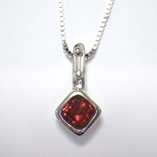 SV900(Pt)　チェーンSV925   サンストーン/ダイヤモンド0.04ct  ネックレス