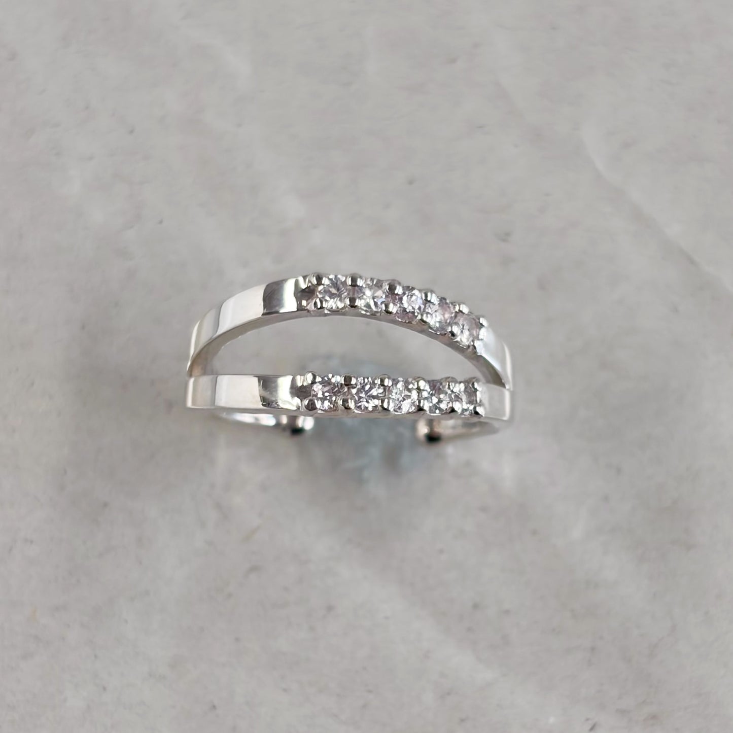 SV900(Pt)   サファイア　イヤーカフ