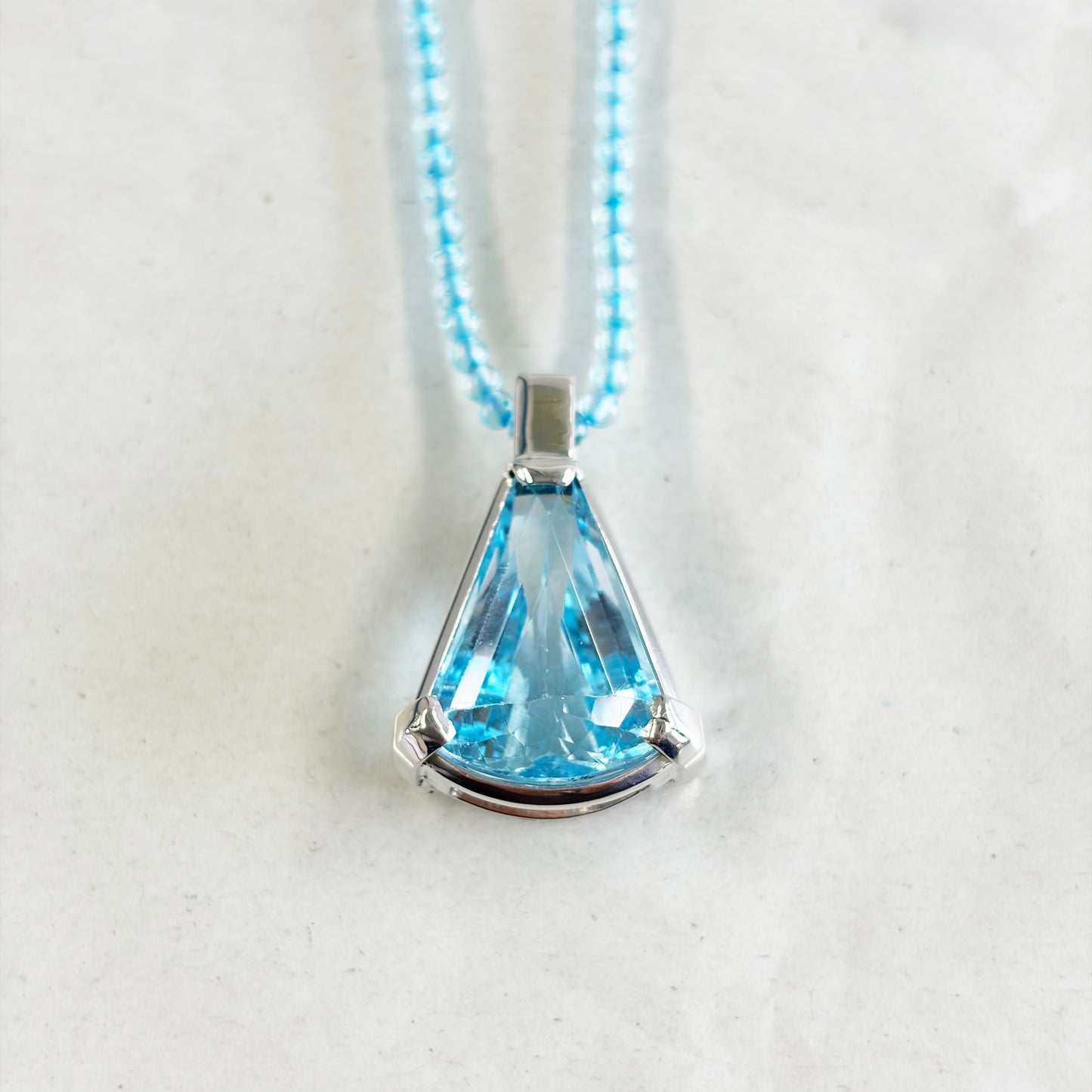 SV900(Pt)   スカイブルートパーズ  ネックレス