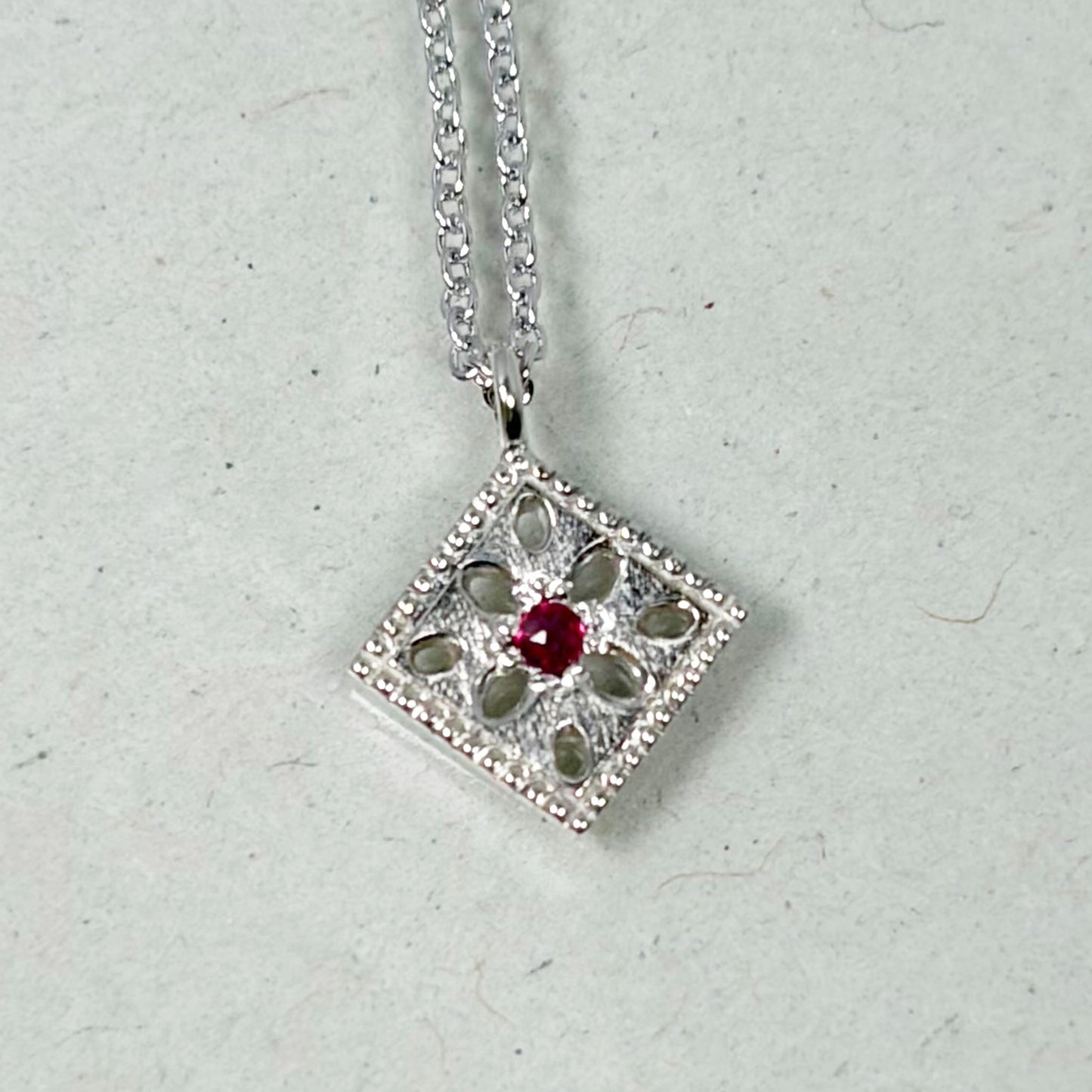 SV900(Pt)　チェーンSV925   ルビー  ネックレス