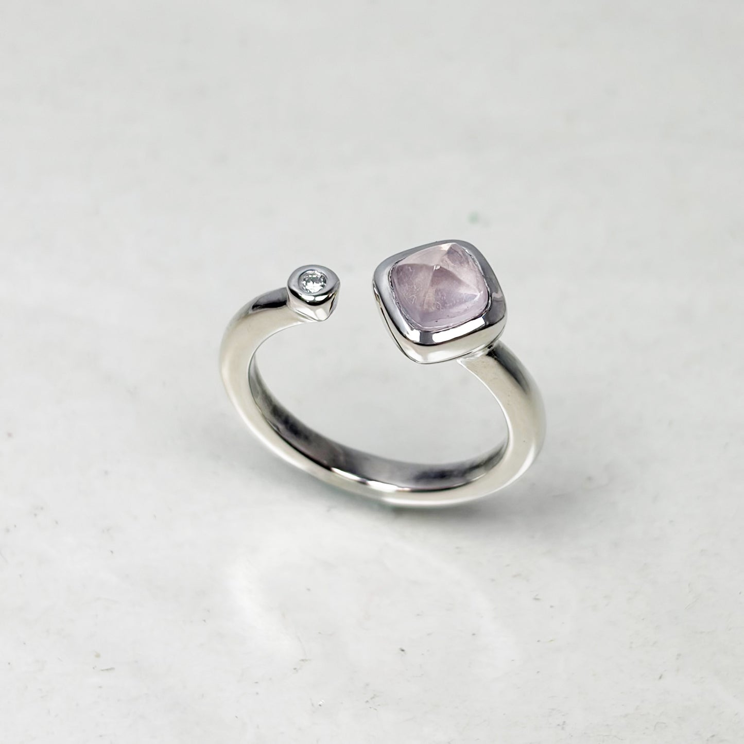 SV900(Pt)　ローズクォーツ/ダイヤリング