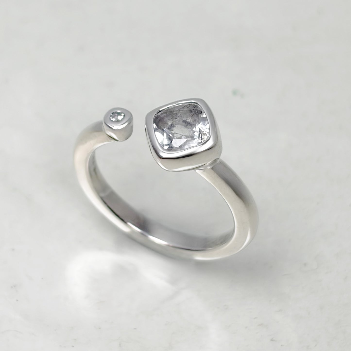 SV900(Pt)　ハイライトオパール/ダイヤリング