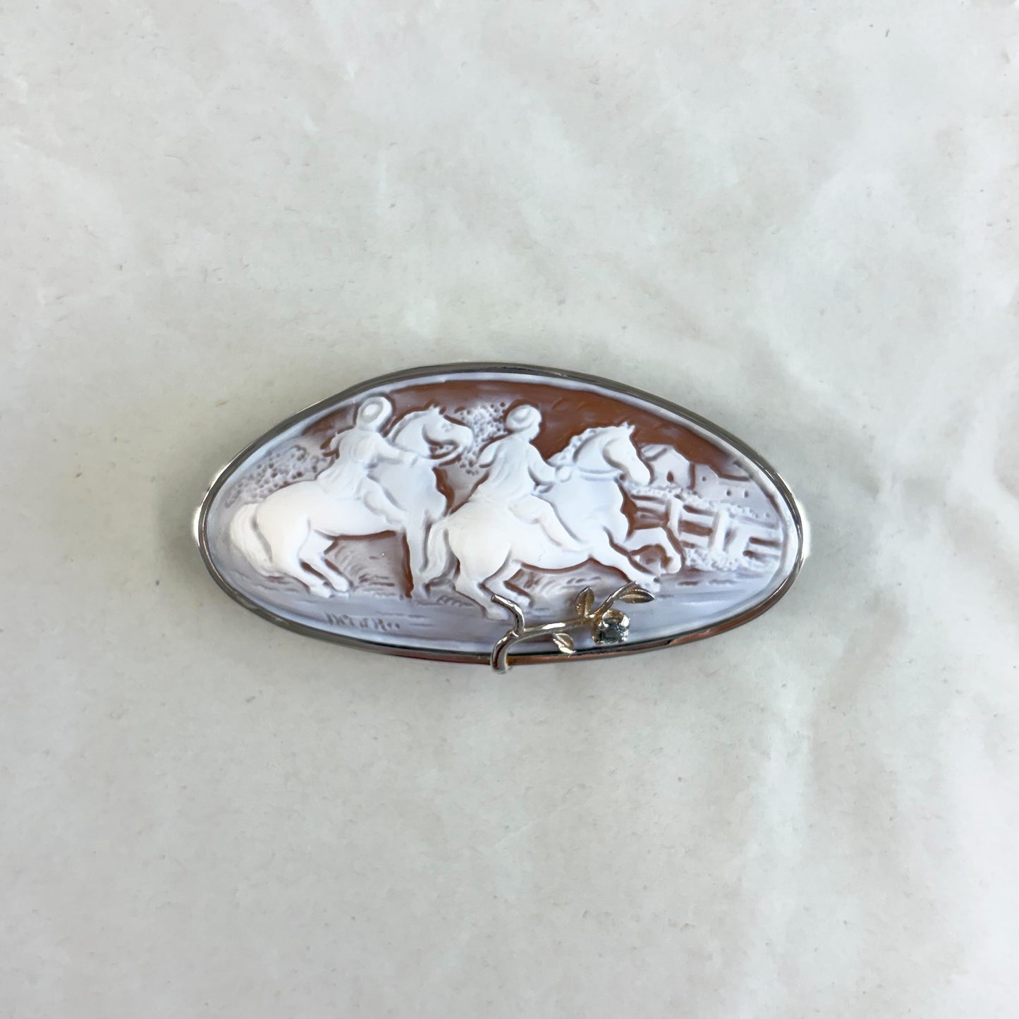 SV900(Pt)   シェルカメオ/サファイア　ブローチ