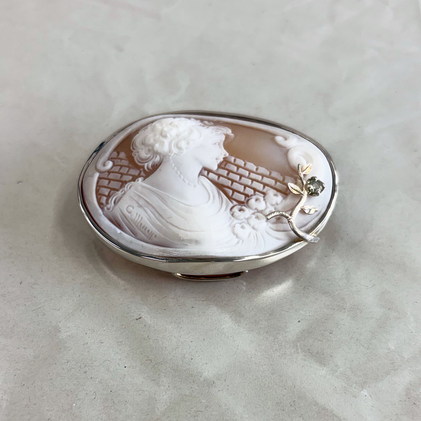 SV900(Pt)   シェルカメオ/サファイア　ブローチ