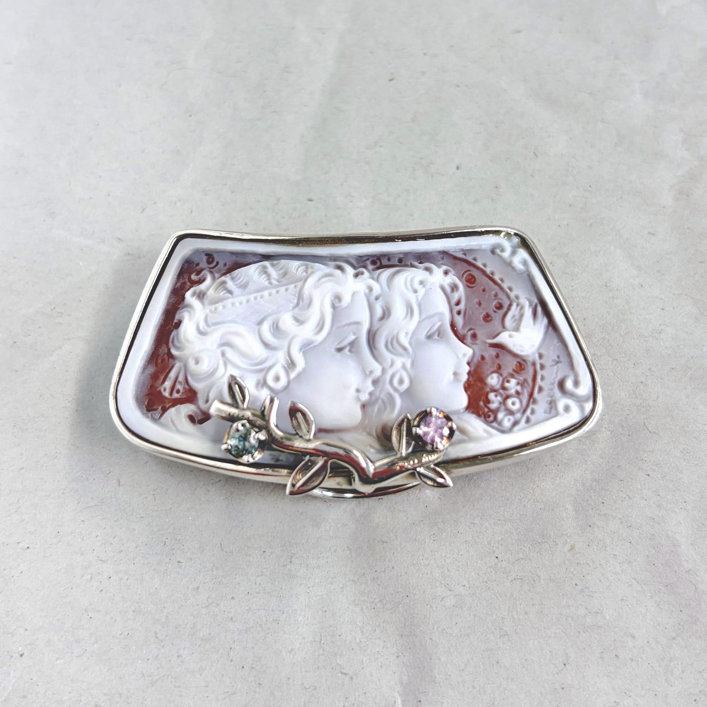 SV900(Pt)   シェルカメオ/サファイア　ブローチ