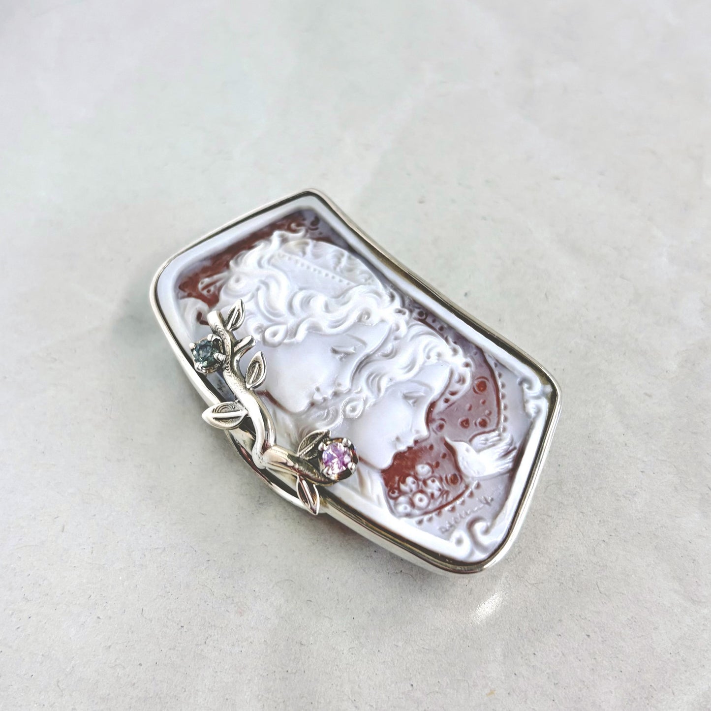 SV900(Pt)   シェルカメオ/サファイア　ブローチ