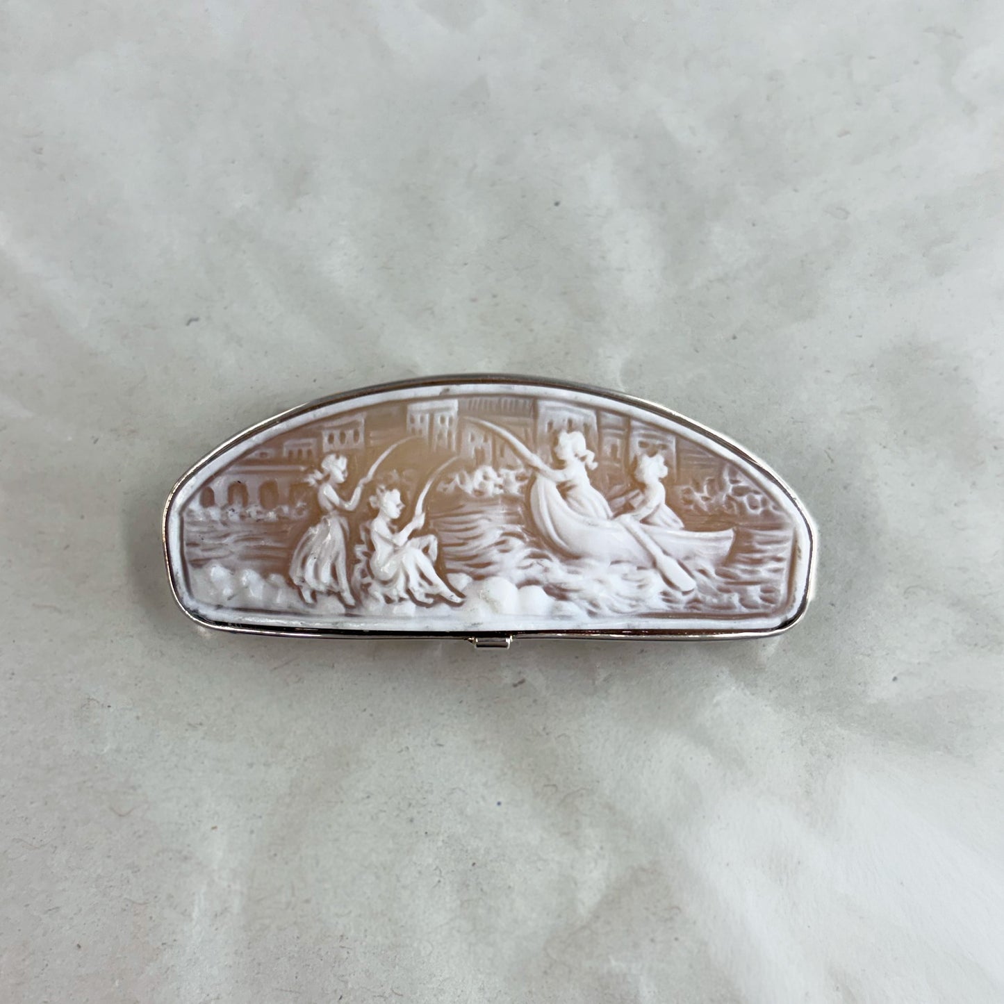 SV900(Pt)   シェルカメオ　ブローチ