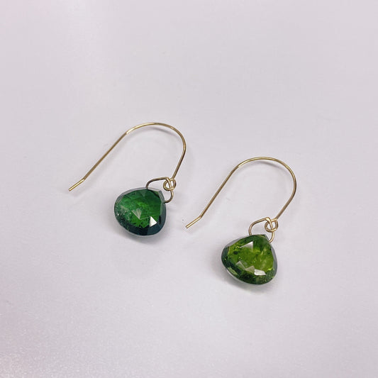 グリーントルマリンピアス