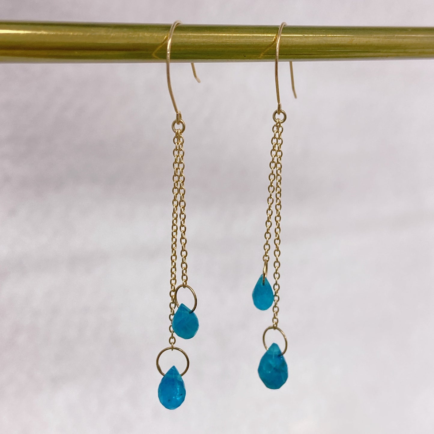 ネオンブルーアパタイトピアス