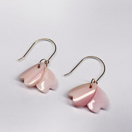 クイーンコンクシェルピアス