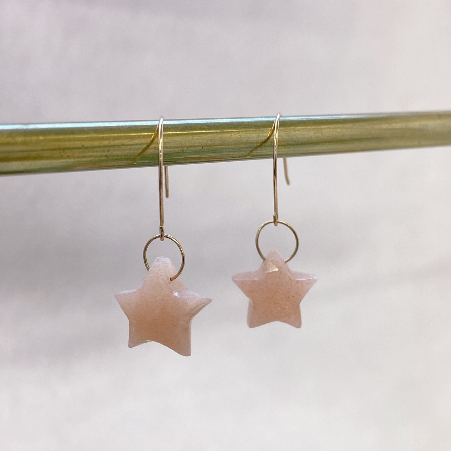 ピンクムーンストーンピアス