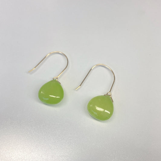 イエローグリーンクォーツァイトピアス