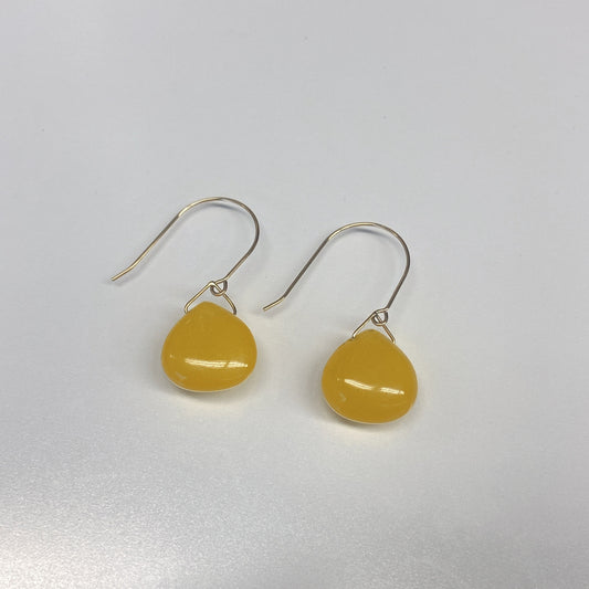 ハニーカラークォーツァイト（染色）ピアス