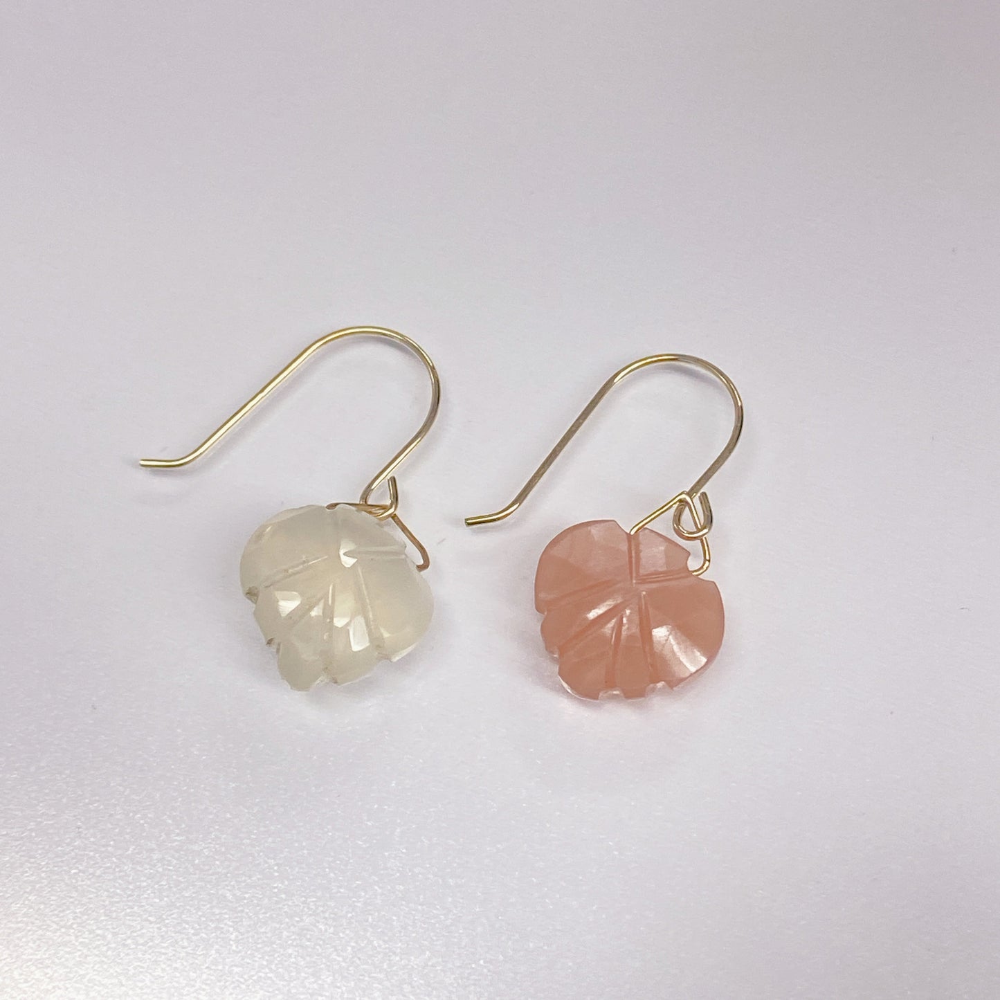 マルチカラームーンストーンピアス