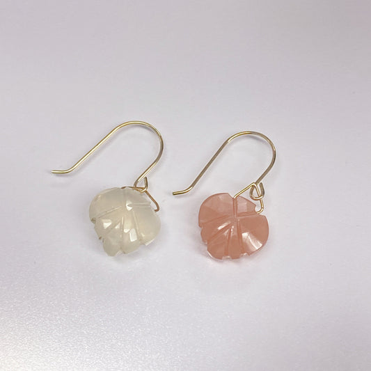 マルチカラームーンストーンピアス