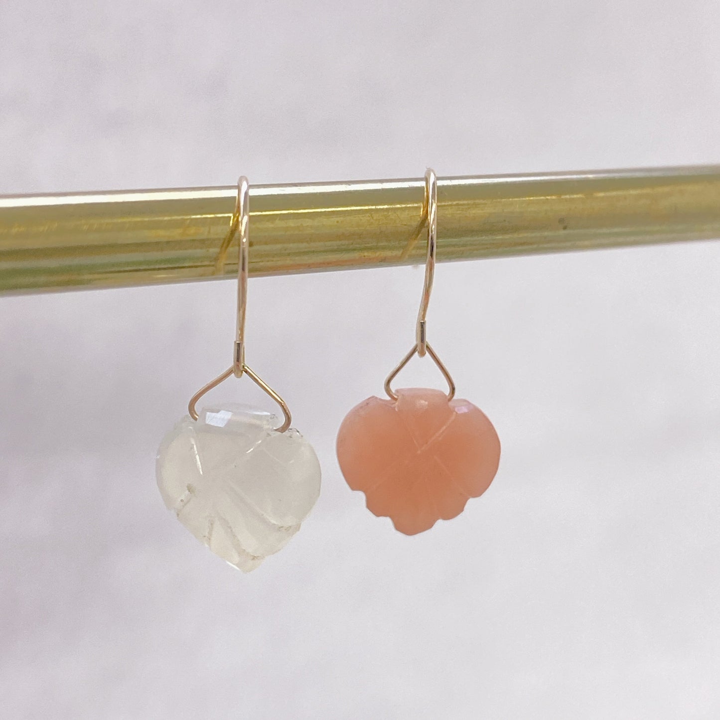 マルチカラームーンストーンピアス