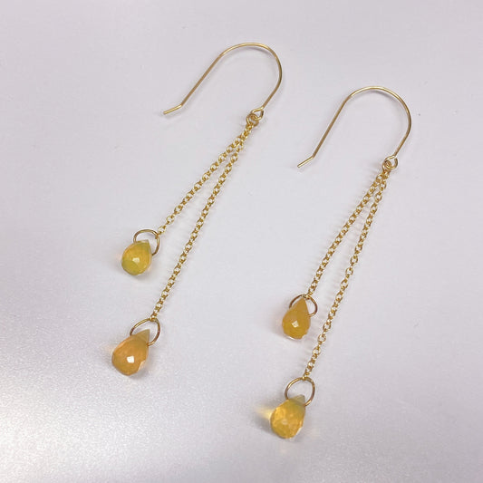 オパールピアス