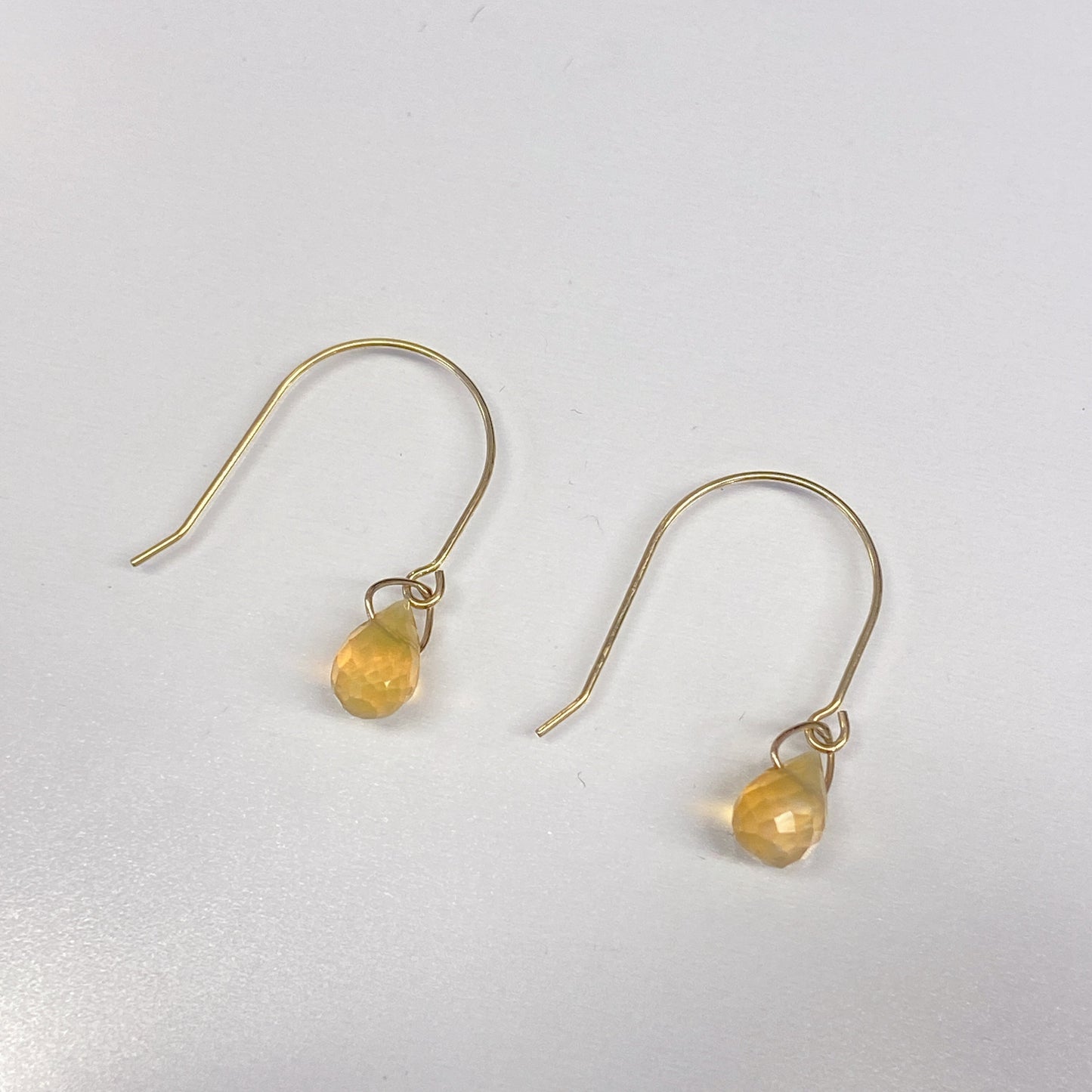 オパールピアス