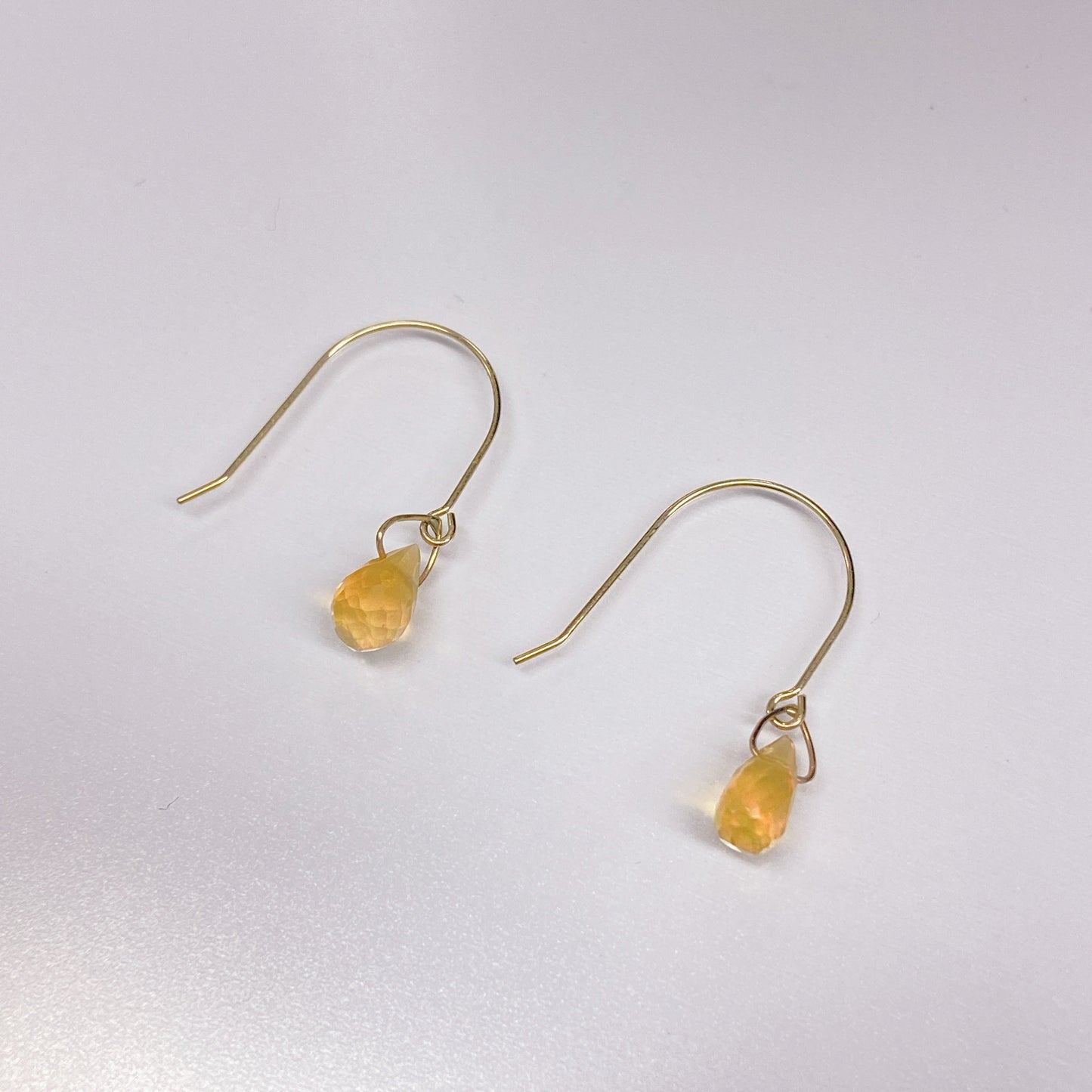 オパールピアス