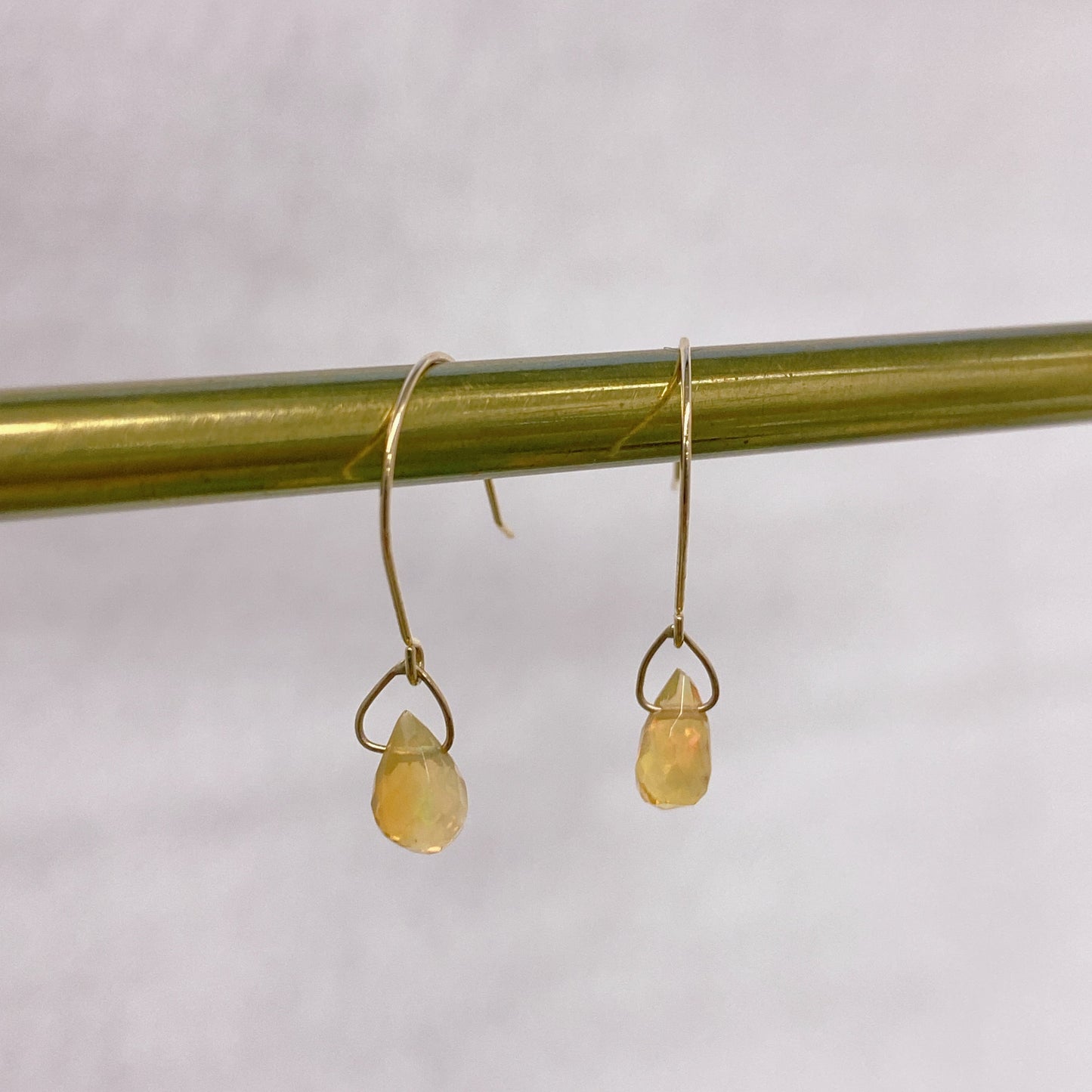 オパールピアス