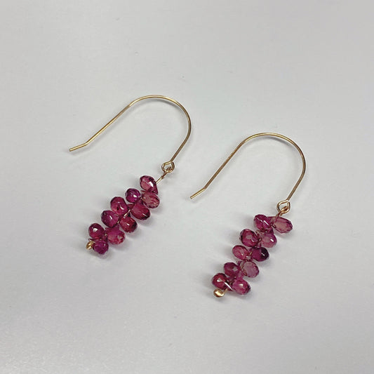 レッドサファイアピアス