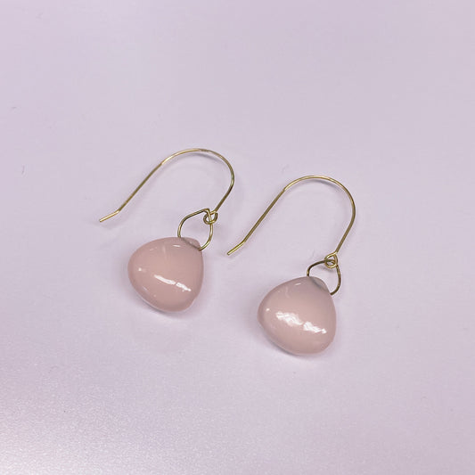 ピンクカルセドニーピアス