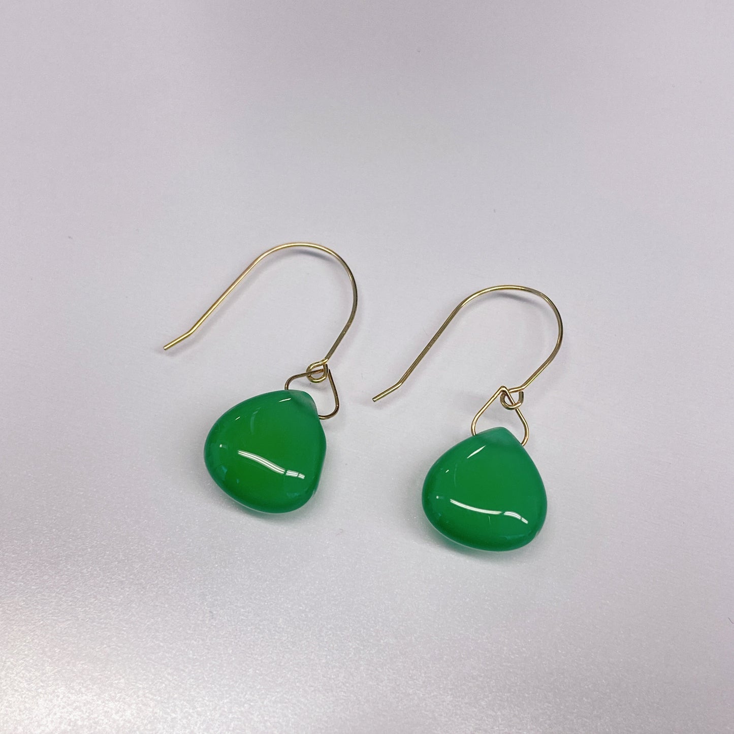 グリーンオニキス（染色）ピアス