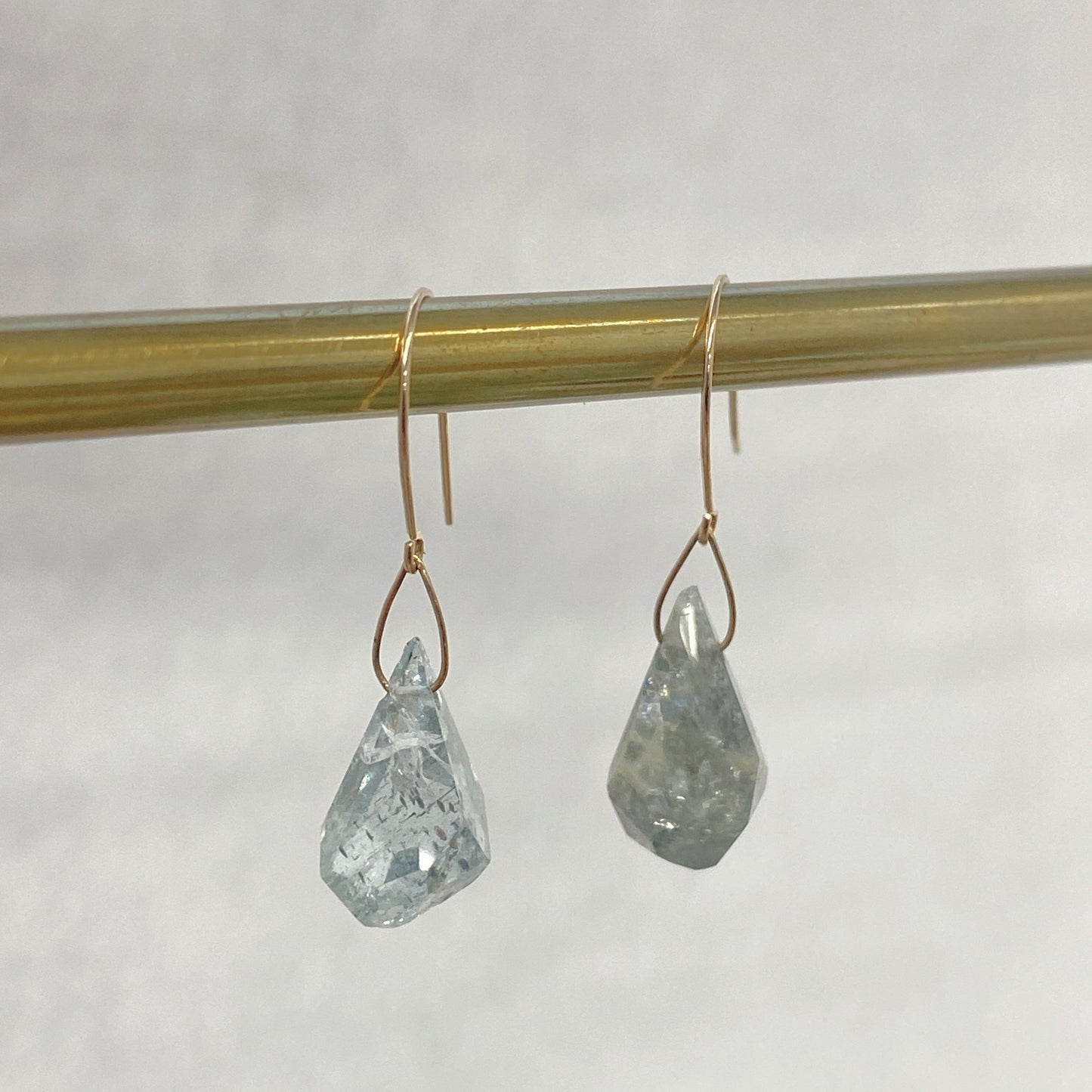 モスアクアマリンピアス