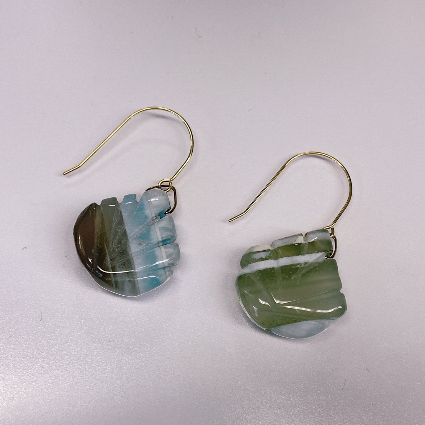 ストライプブルーオパールピアス