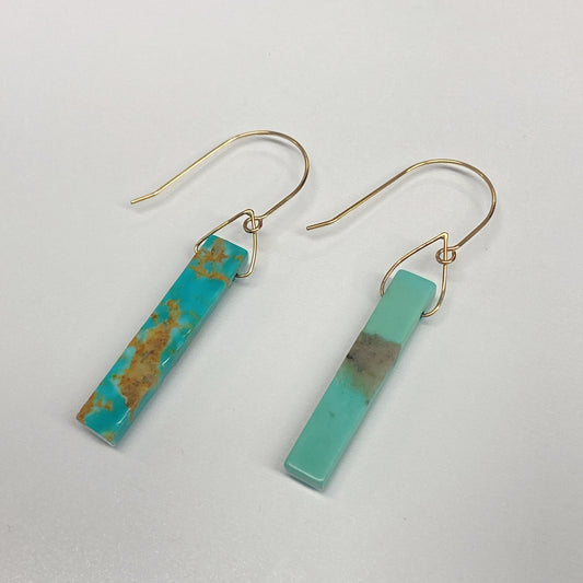 ターコイズAA+(キングマン鉱山）ピアス